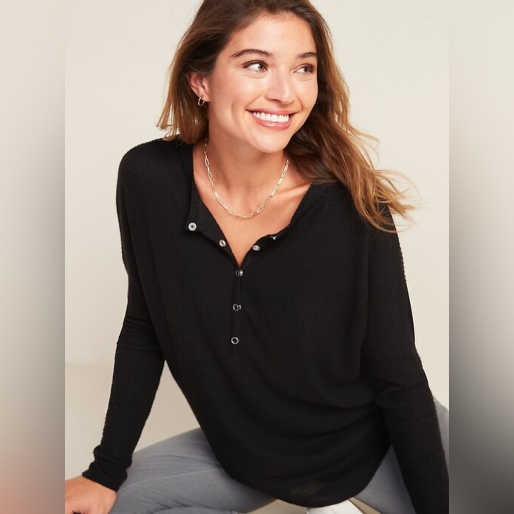 Old Navy Women's Black Waffle Knit Henley Long Sleeve Medium‎